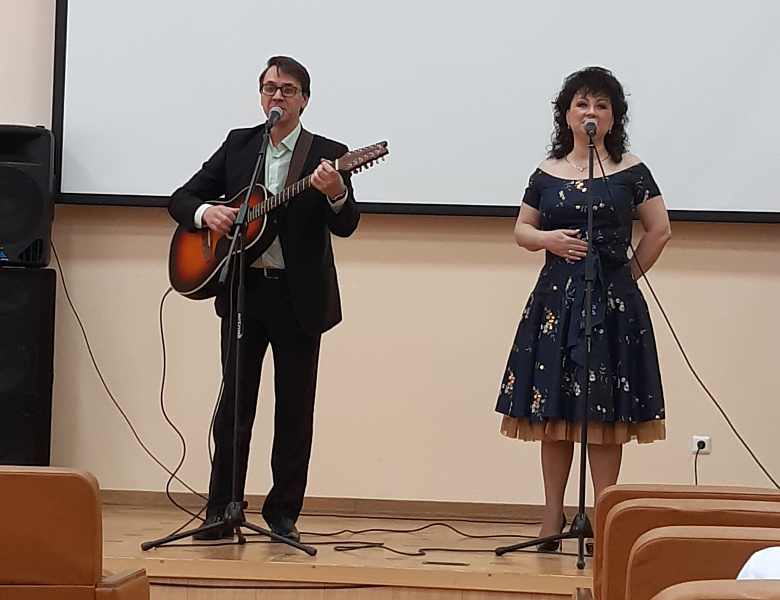 С 8 марта, милые дамы!