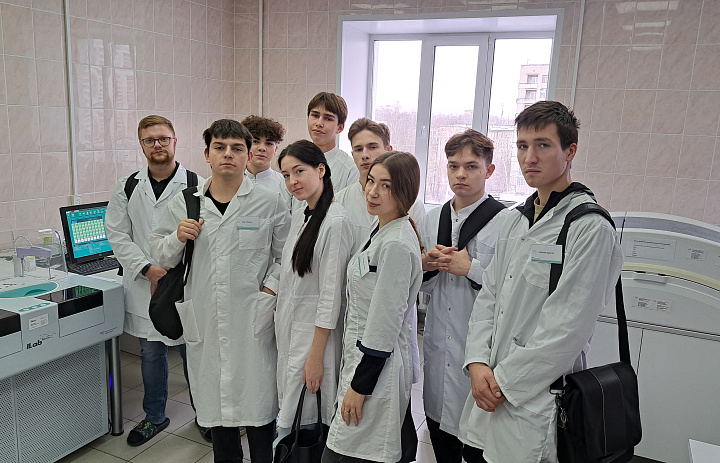 Студенты 1 курса Ивановского медицинского колледжа 